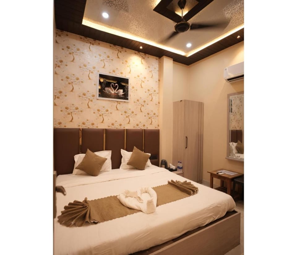 Bed, towels, wardrobe