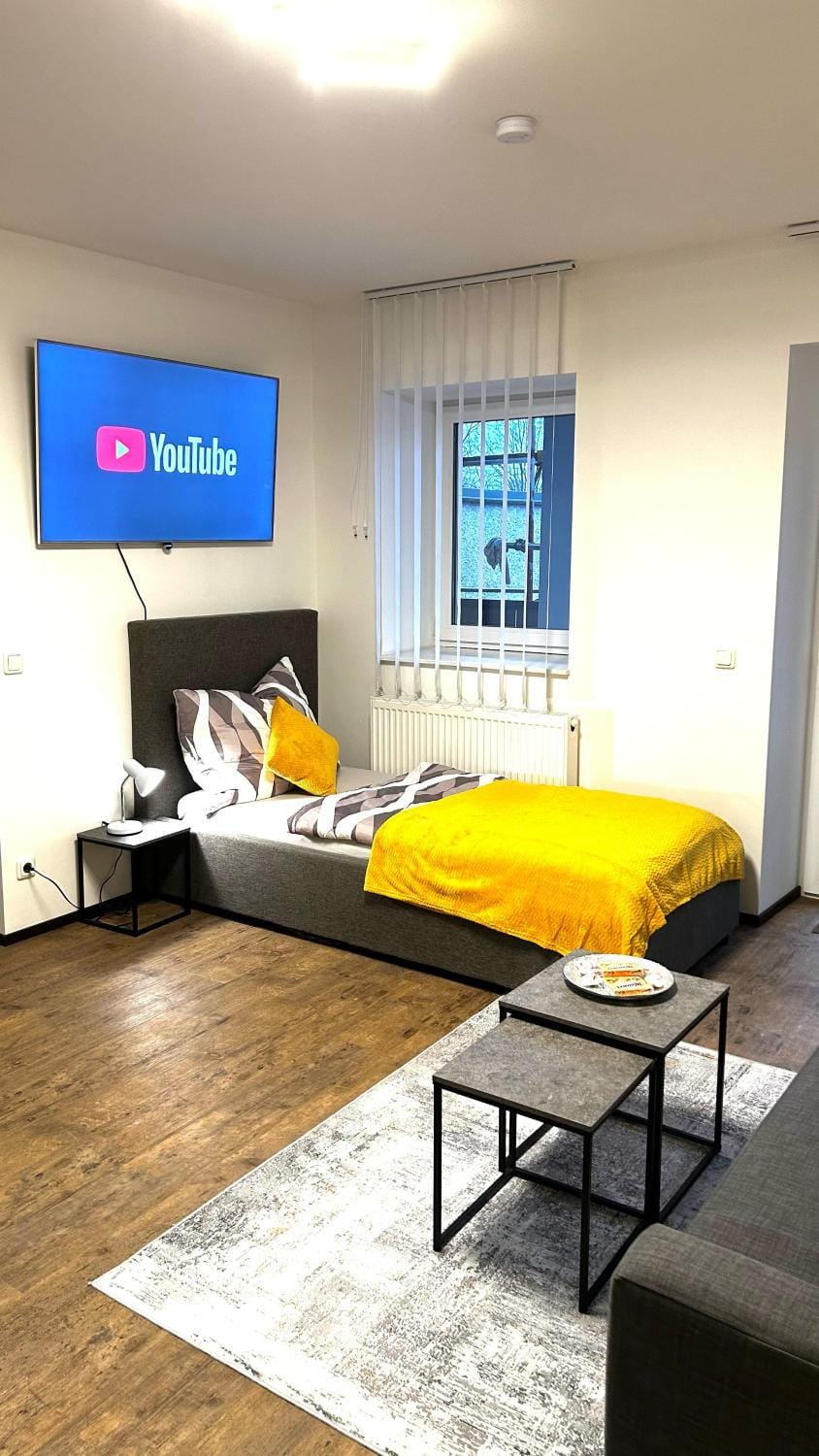 Bed, TV and multimedia, Living room