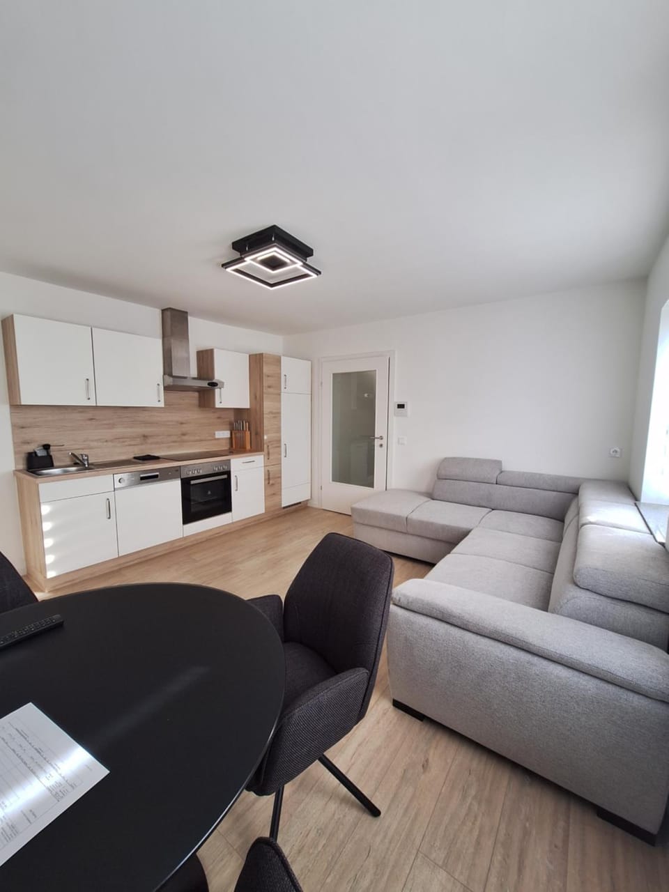 Kitchen or kitchenette, Living room, Seating area, Dining area, stove