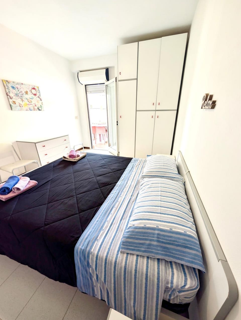 Bed, Photo of the whole room, Bedroom, wardrobe