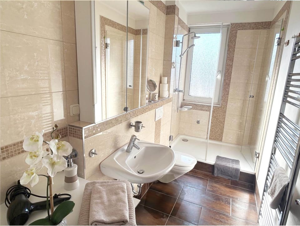 Shower, Toilet, Bathroom
