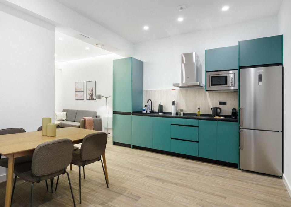 Coffee/tea facilities, Kitchen or kitchenette, Dining area