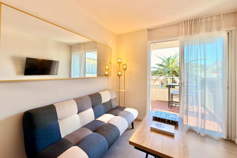 Rooftop with a Seaview Apartment in Saint-Tropez