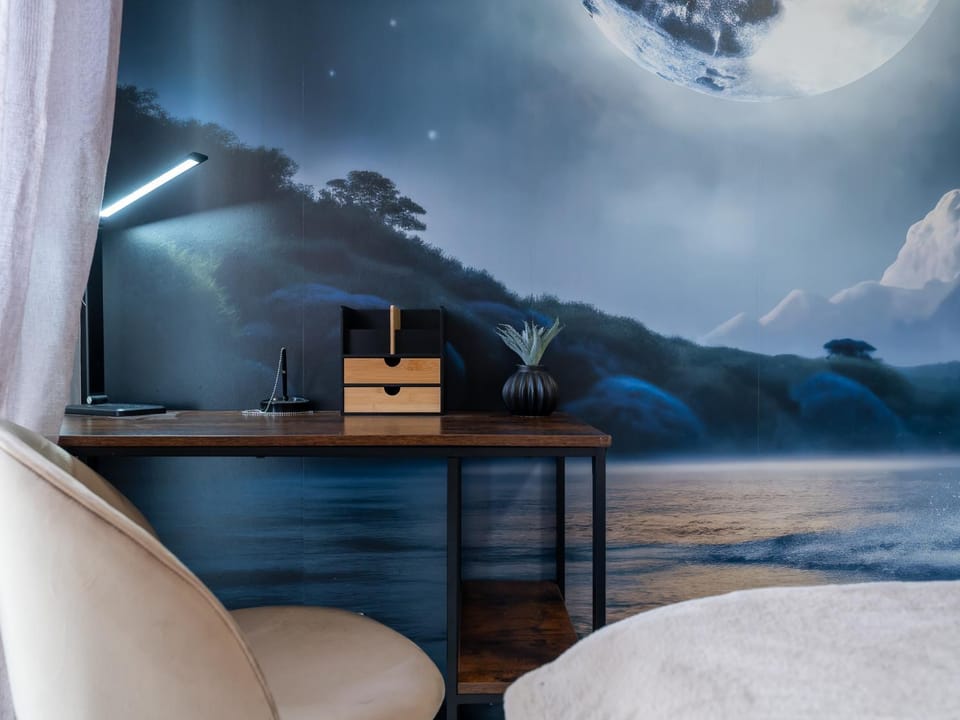 Seating area, Bedroom