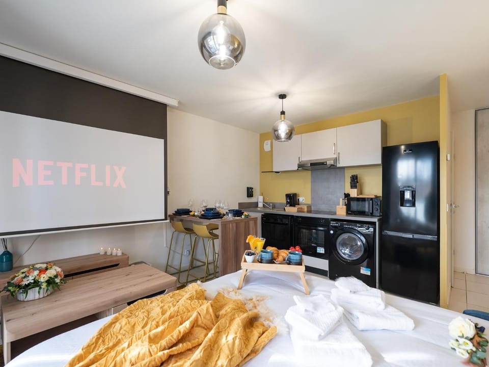 TV and multimedia, Dining area, Evening entertainment, oven, stove