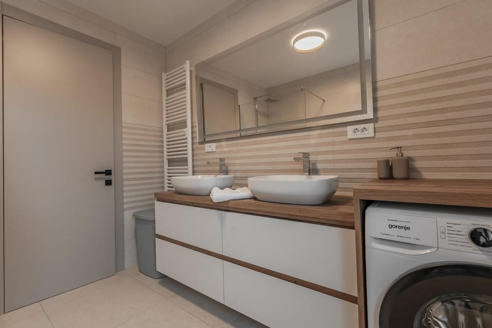 Bathroom, towels, washing machine