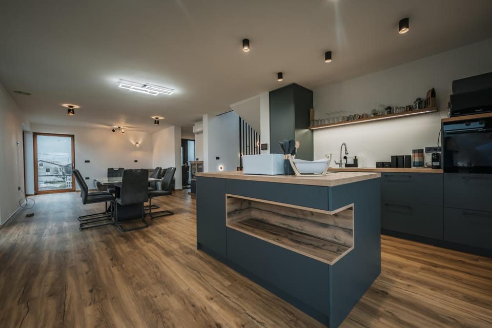 Kitchen or kitchenette, oven