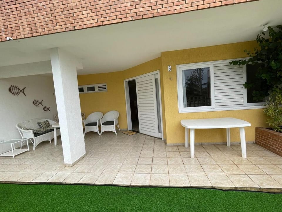 Facade/entrance, Balcony/Terrace