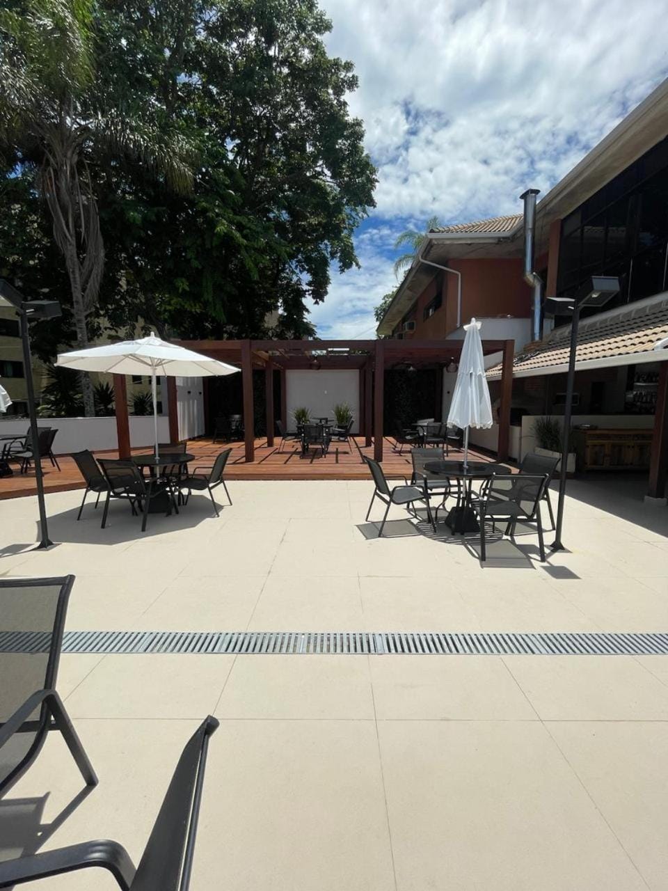 Restaurant/places to eat, Day, Swimming pool, sunbed