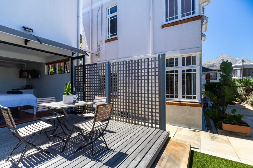 Property building, Patio, Balcony/Terrace, Dining area