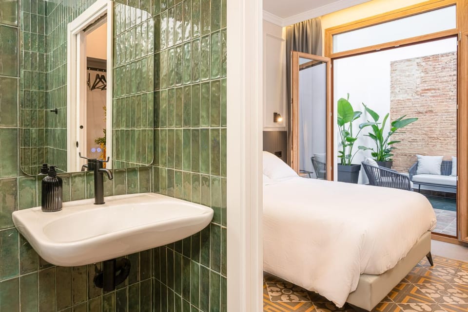 Bed, Bathroom, Photo of the whole room, Bedroom