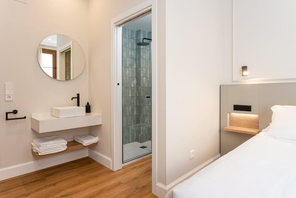 Toilet, Bed, Bathroom, Photo of the whole room, Bedroom, towels