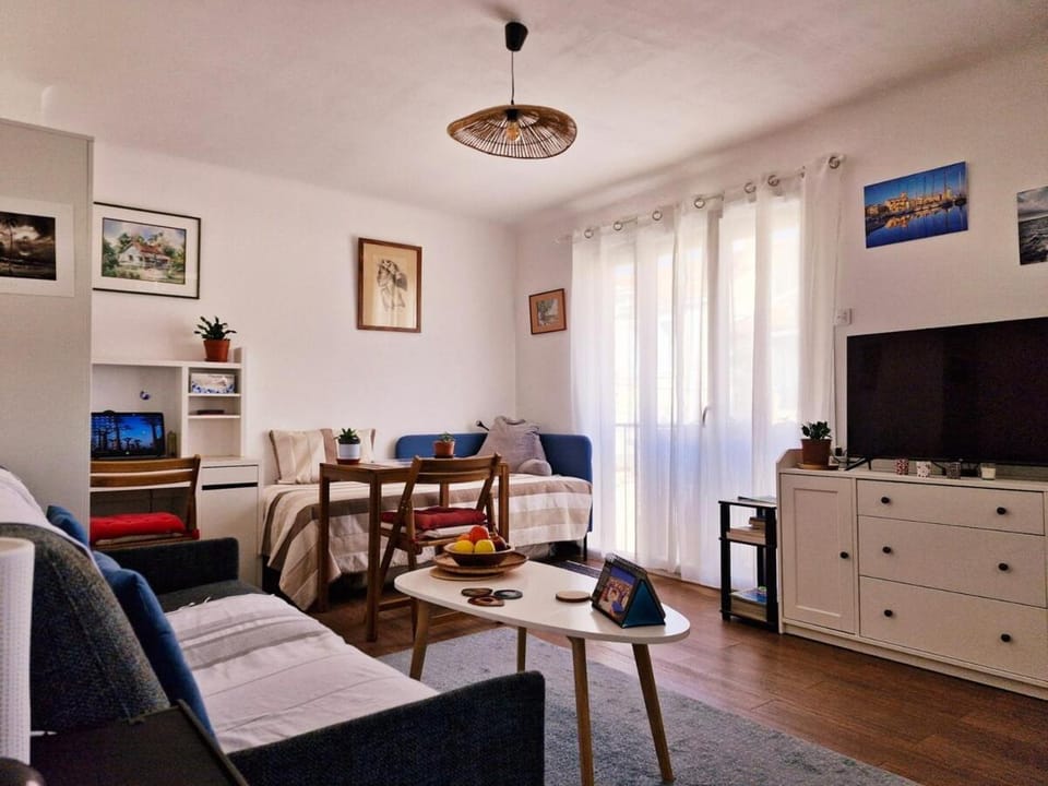 TV and multimedia, Seating area