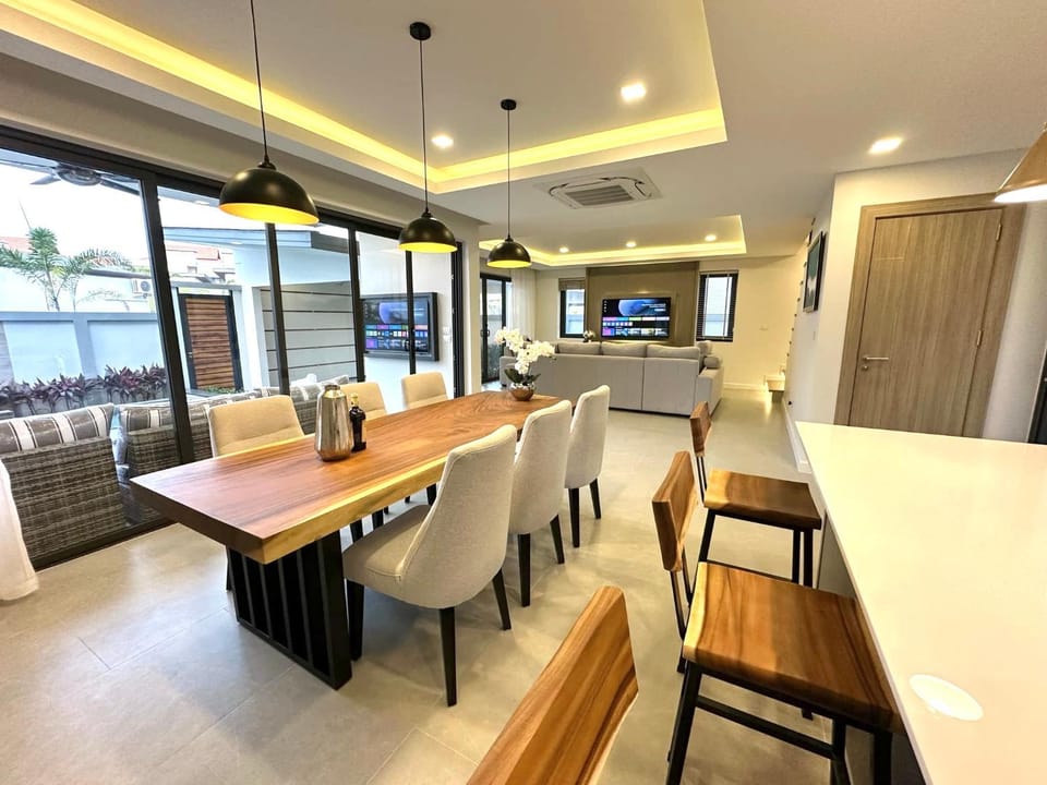 Zensiri Brand New Luxury Pool Villa Villa in Pattaya City