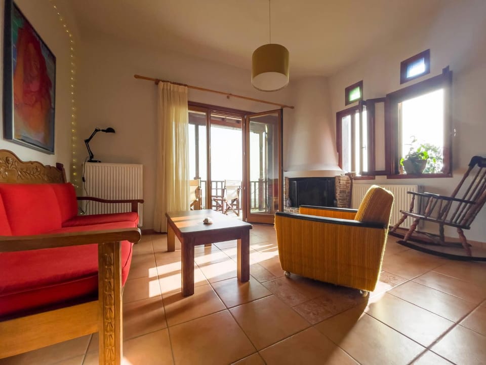Communal lounge/ TV room, TV and multimedia, Living room, Seating area