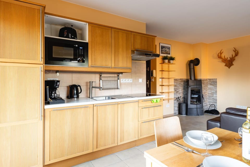 Coffee/tea facilities, Kitchen or kitchenette, microwave, oven