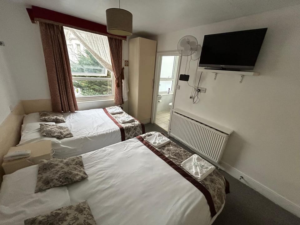 Bed, TV and multimedia, Photo of the whole room, Evening entertainment, Bedroom