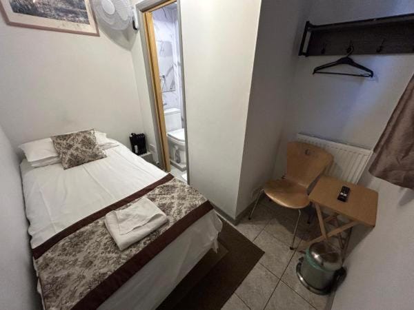 Warwick Road Rooms Hotel in City of Westminster