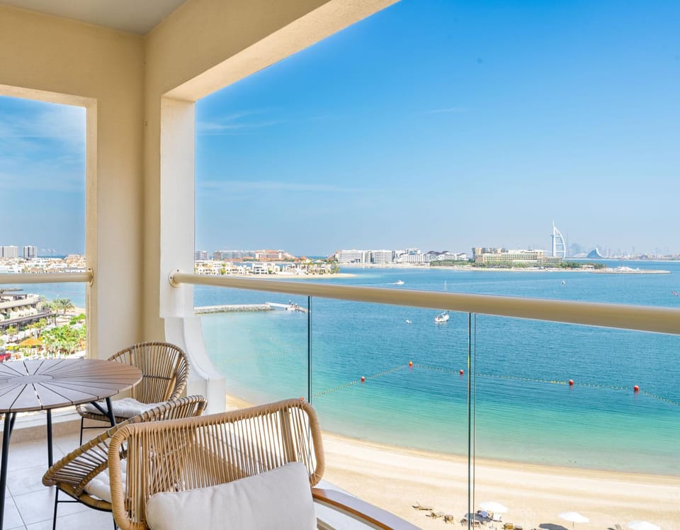Natural landscape, View (from property/room), Balcony/Terrace, Seating area, Sea view