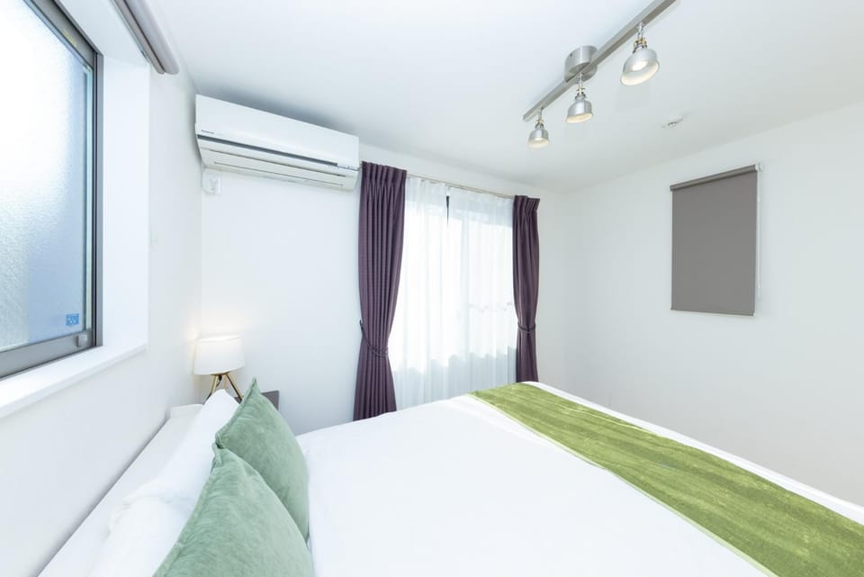 Bedroom, air conditioner