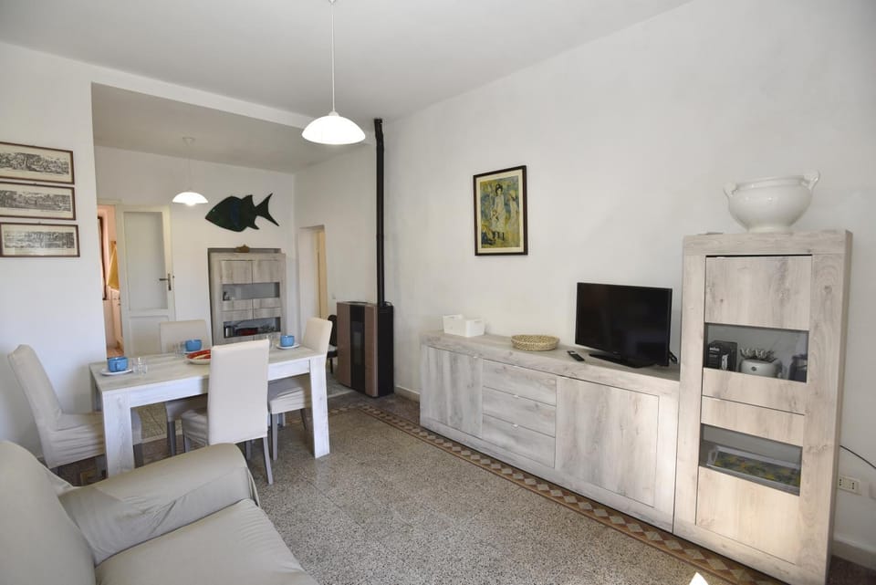 TV and multimedia, Living room, Dining area, air conditioner