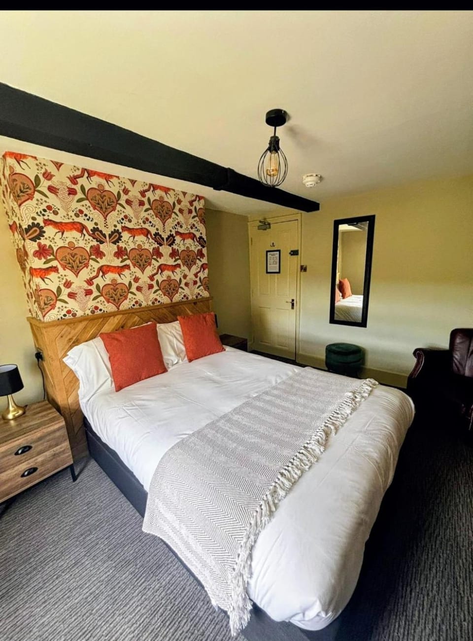 Bed, Photo of the whole room