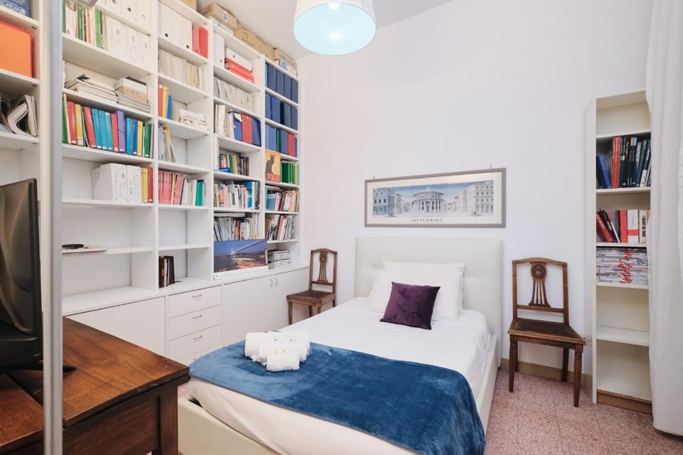 Bed, Library, Photo of the whole room, Bedroom, towels