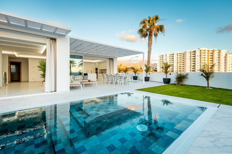 Day, Pool view, Swimming pool, sunbed