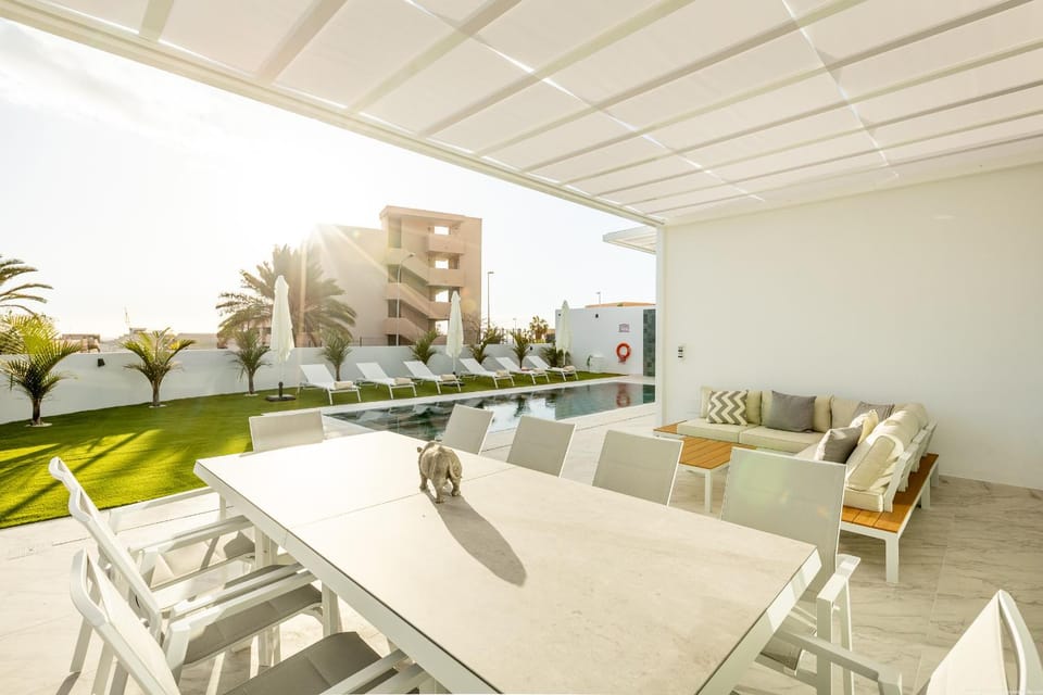 Patio, Day, Balcony/Terrace, Dining area
