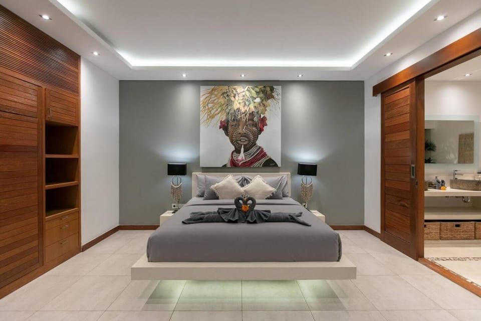 Amazing 4 BR villa with garden, pool in Seminyak Villa in North Kuta