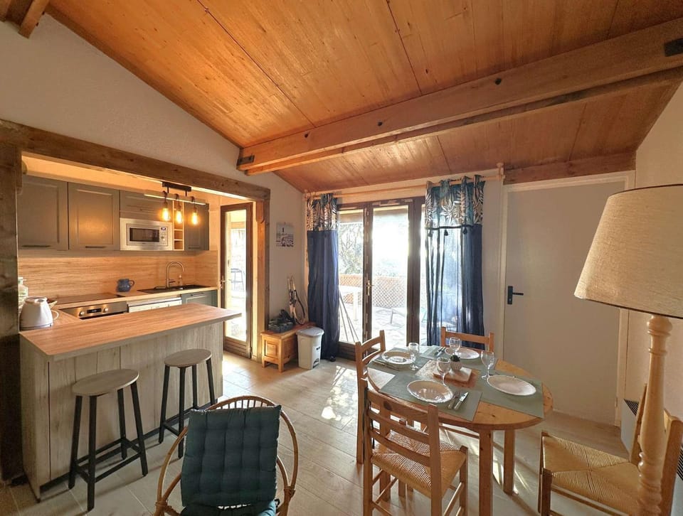 Mazet Victor pour 4 personnes avec vue mer et piscine collective à La Londe-Les-Maures Villa in La Londe-les-Maures