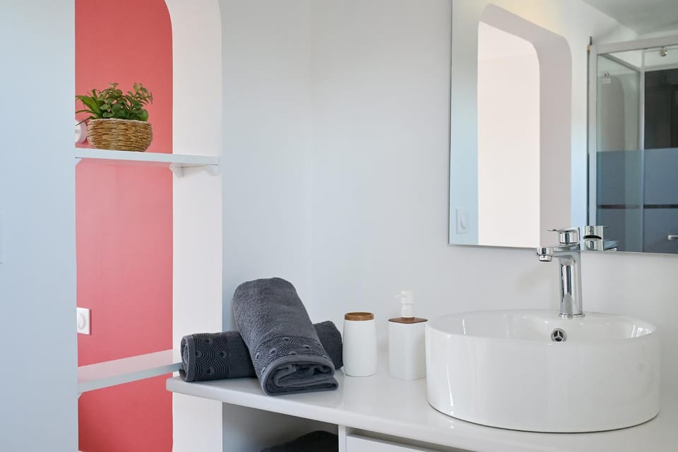 Bathroom, towels