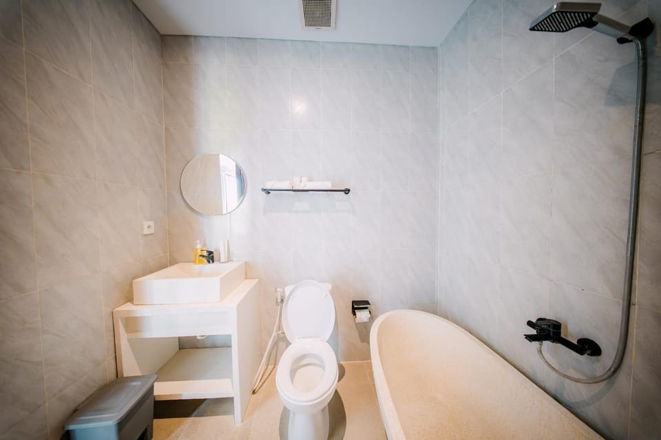 Toilet, Bath