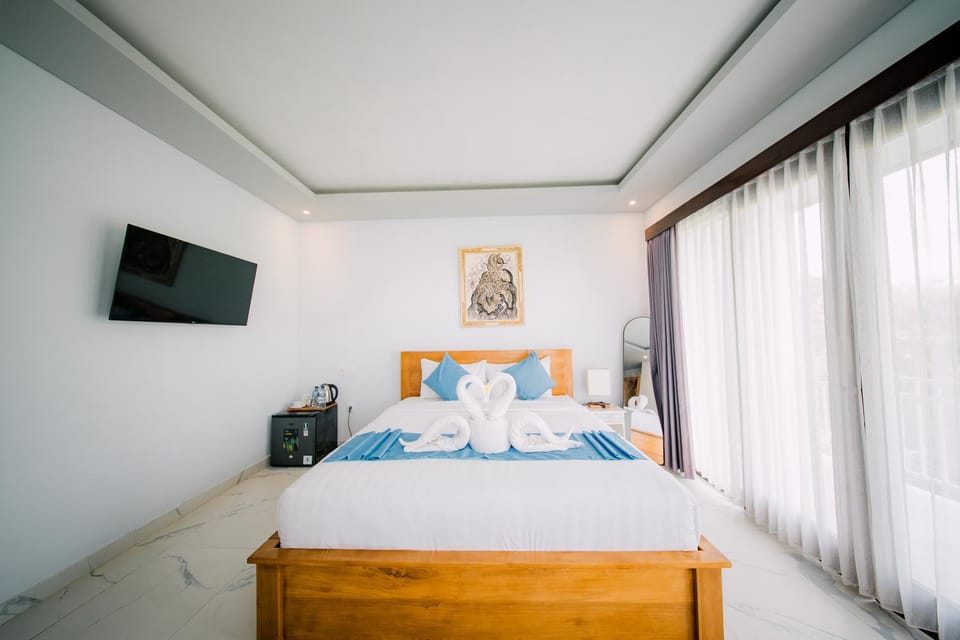Bed, TV and multimedia, Bedroom