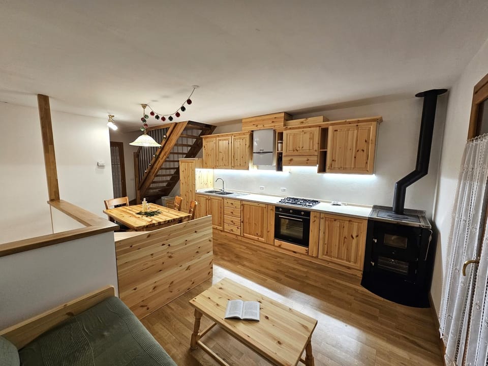Kitchen or kitchenette, Living room, kitchen