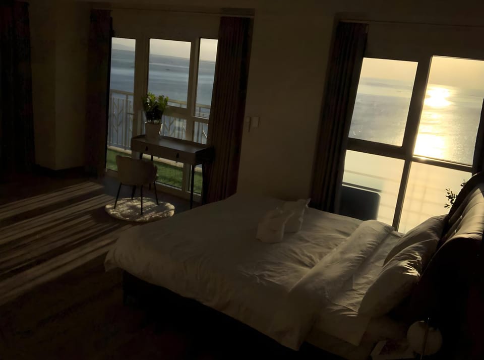 Natural landscape, View (from property/room), Photo of the whole room, Bedroom, Sea view