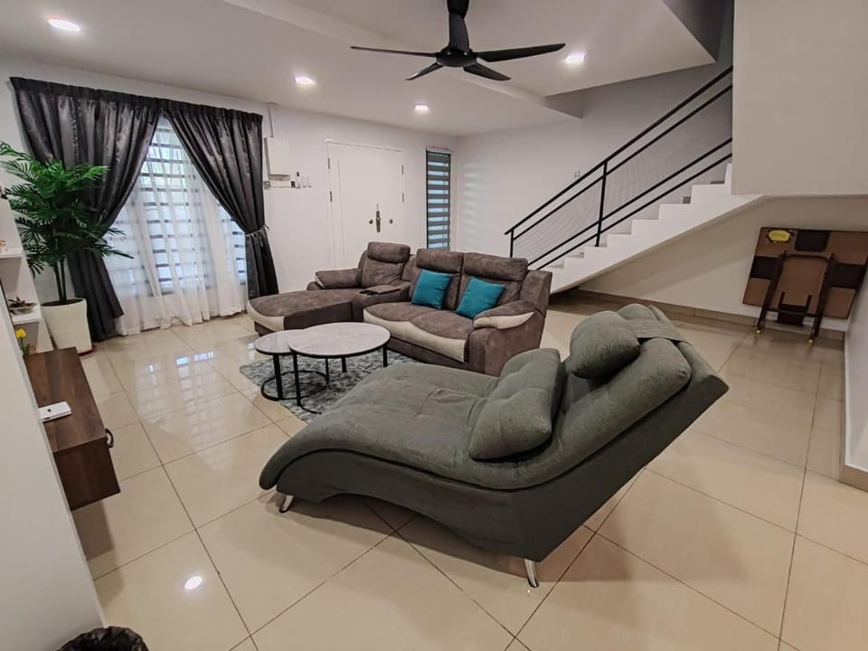 TV and multimedia, Living room, Decorative detail, Seating area, air conditioner