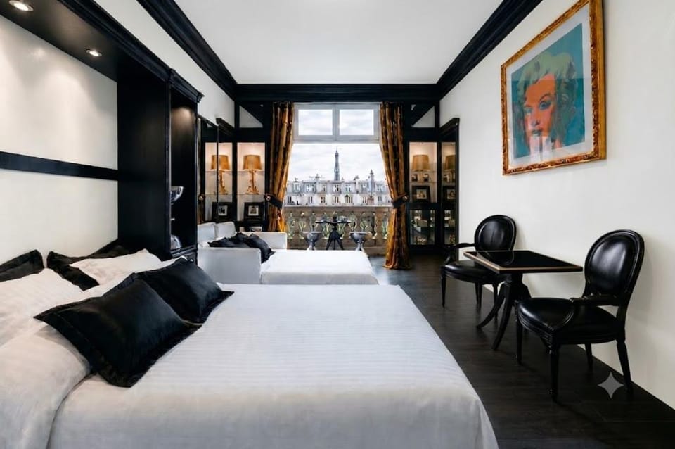 Bed, Living room, Photo of the whole room