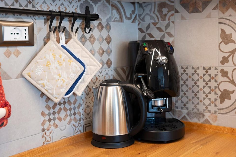 Coffee/tea facilities, Kitchen or kitchenette