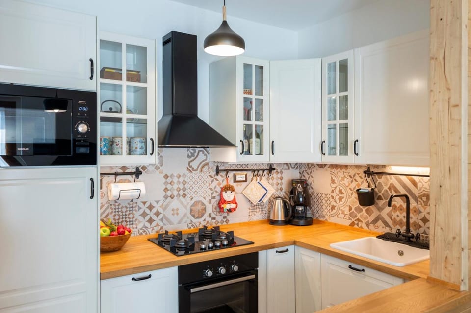 Kitchen or kitchenette, oven, stove