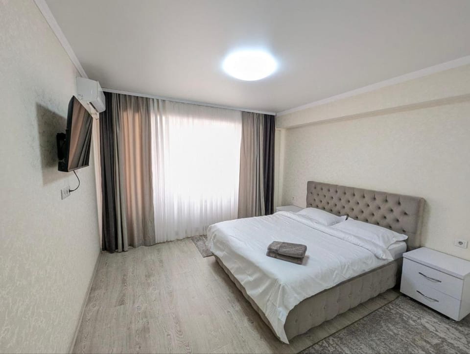 Bed, TV and multimedia, Bedroom, towels