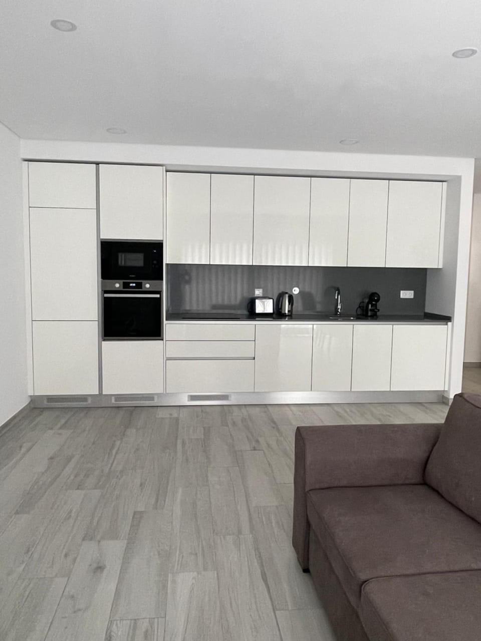 Coffee/tea facilities, Kitchen or kitchenette, Living room, stove