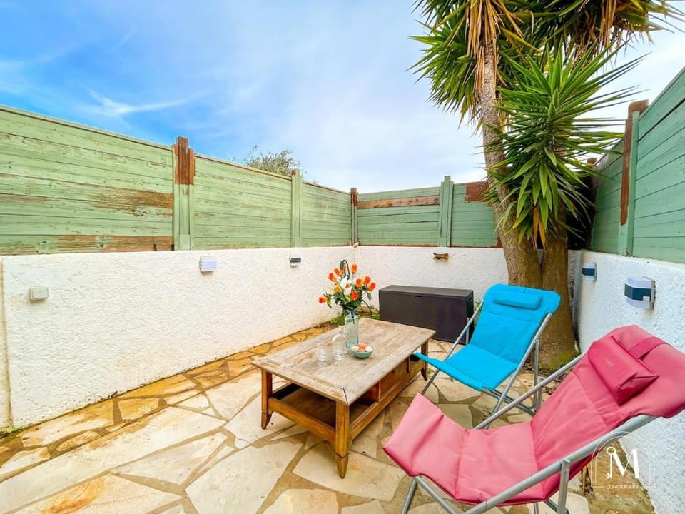 Logement avec jardinet dans résidence avec piscine Apartment in Sanary-sur-Mer