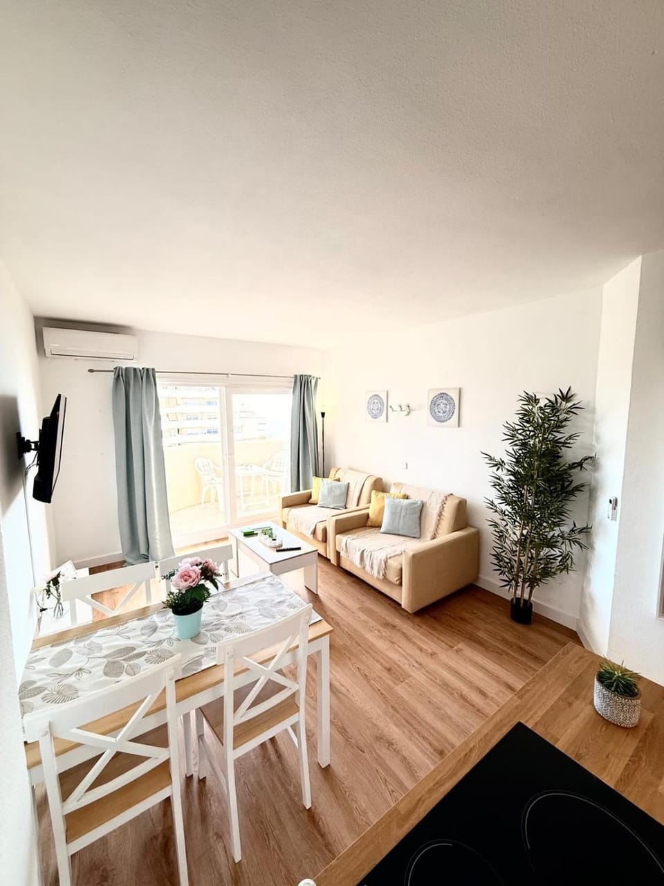 Charming Apartment in Benalbeach with Garden and Sea View Apartment in Benalmadena