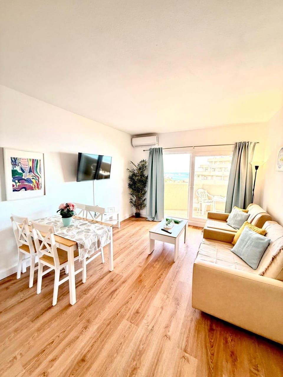 Charming Apartment in Benalbeach with Garden and Sea View Apartment in Benalmadena