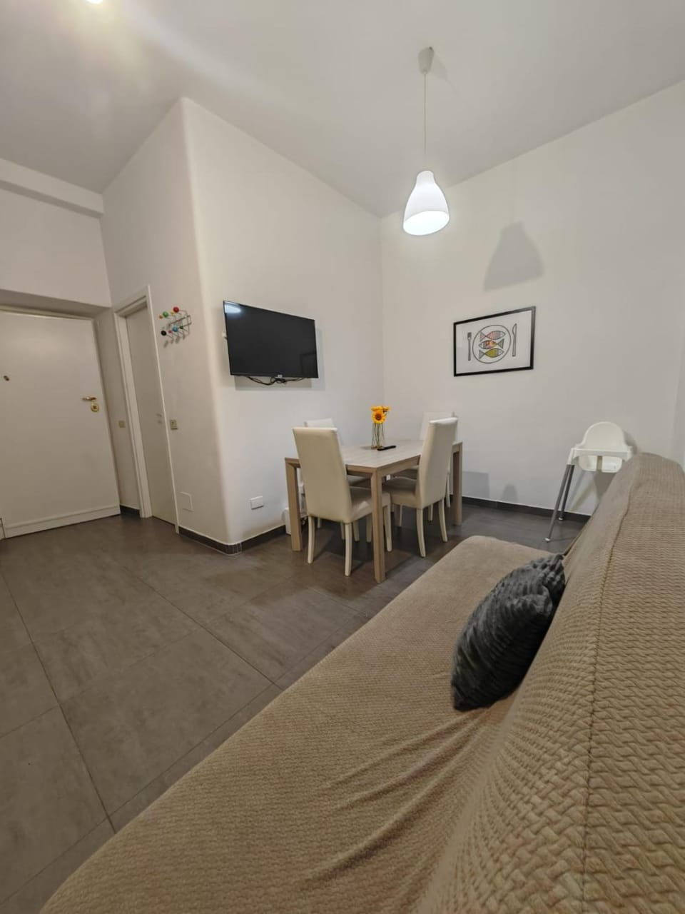 TV and multimedia, Living room, Seating area, Dining area