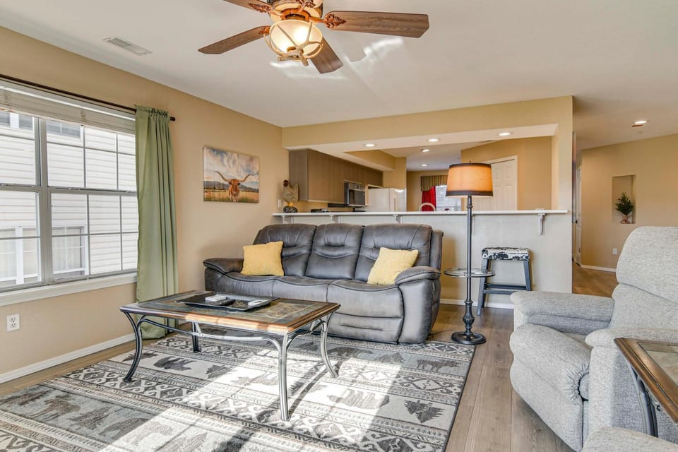 On Thousand Hills Golf Course: Condo w/ Sunroom House in Branson