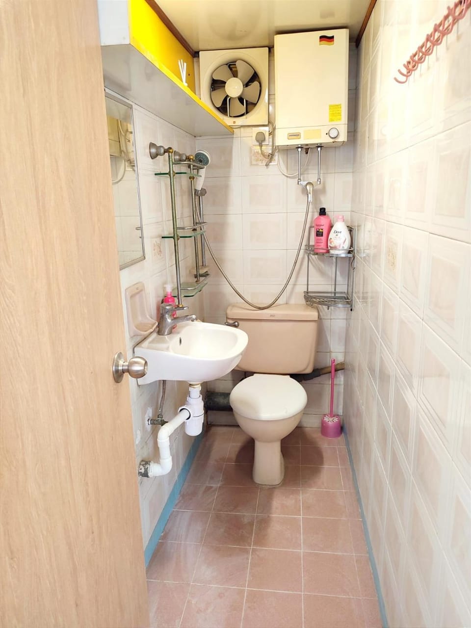 香港旺角木居家庭民宿 高層 無電梯 舒適房間 大窗戶 Vacation rental in Hong Kong