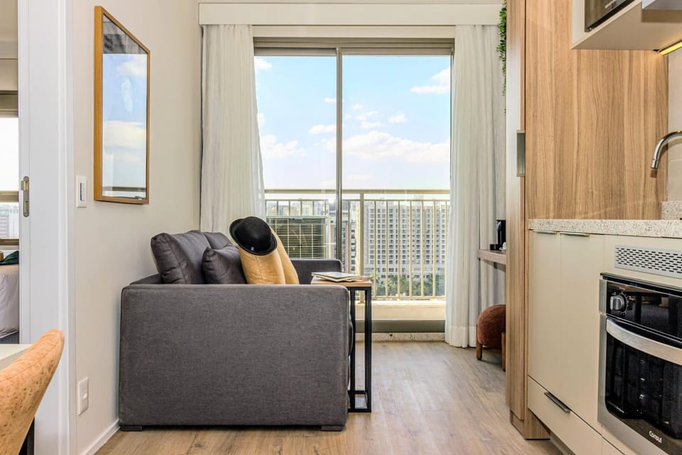 Day, Coffee/tea facilities, Balcony/Terrace, Kitchen or kitchenette, Living room, Seating area, Bedroom, locker, microwave, oven, kitchen