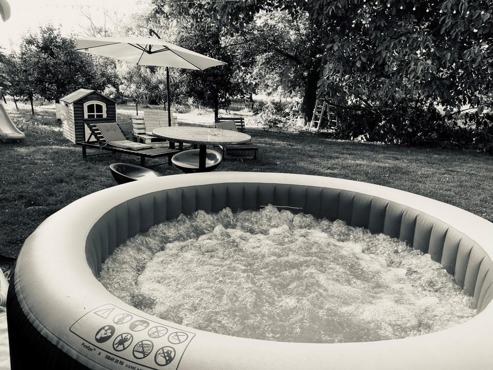 Hot Tub, Swimming pool
